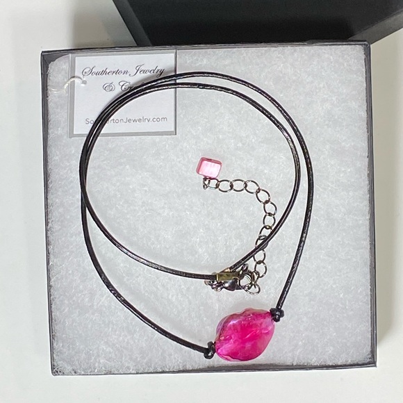 SJC Opalescent Pink Mother of Pearl Necklace - Picture 4 of 5